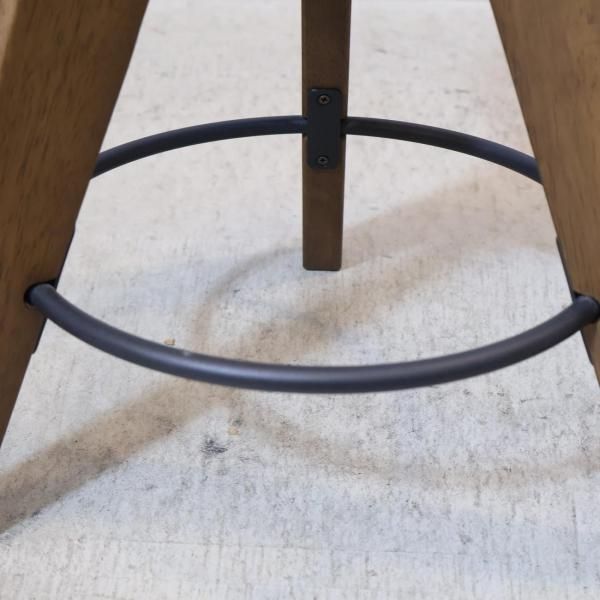 unico(ウニコ)のVIZ(ヴィズ) 回転スツールです。高さ調整も可能で