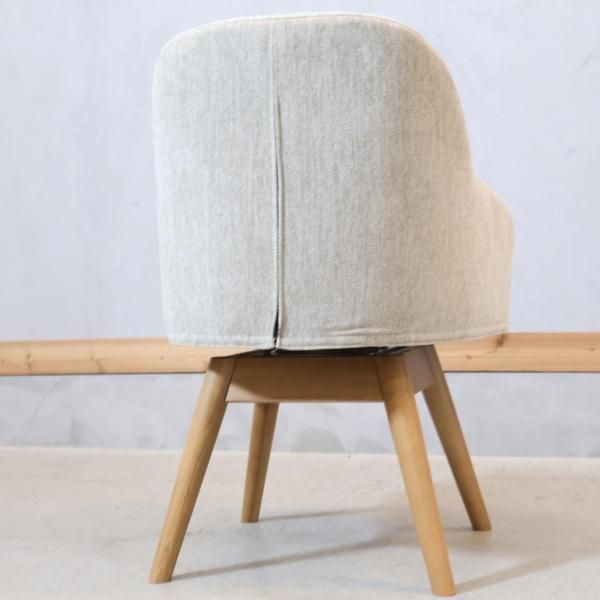 unico(ウニコ)のPIIVO(ピーヴォ) 回転式チェアです。丸みのある