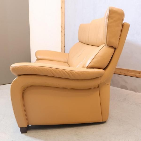 karimoku(カリモク家具)より本革を使用したZT73 2人掛けソファーです