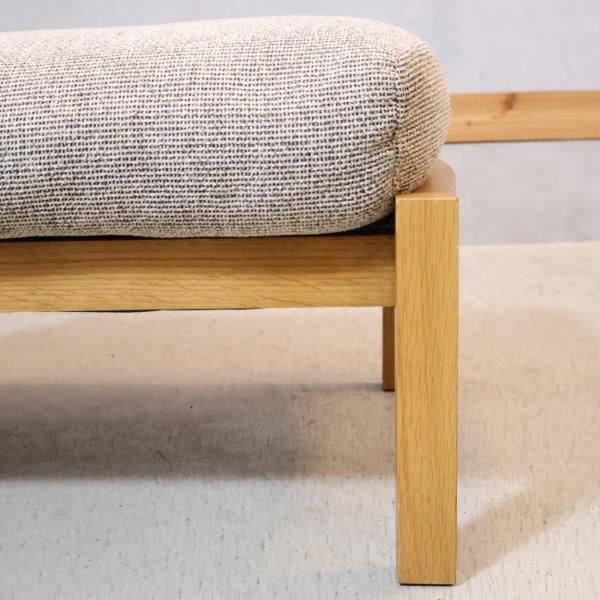 unico(ウニコ)のTABER(テイバー)シリーズのオットマンです。緩やかな