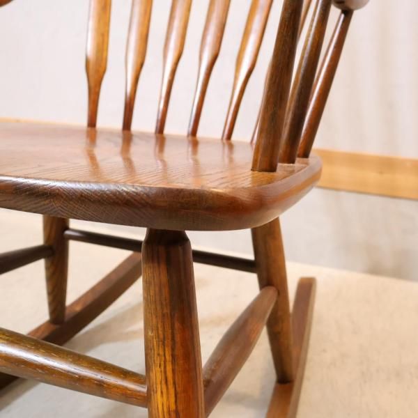 IDC大塚取り扱いShin Lee(シンリー)のレッドオーク材 ロッキングチェア