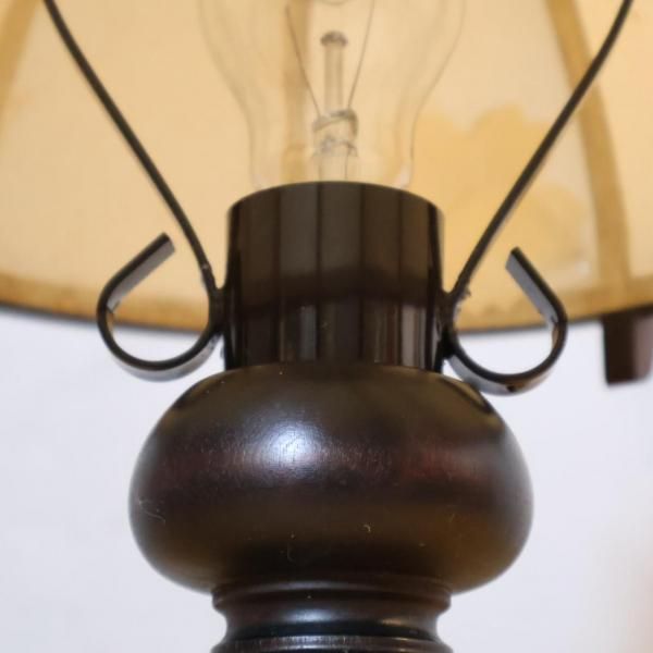 北海道民芸家具(HOKUMIN)の良質な樺材を使用したテーブルランプです