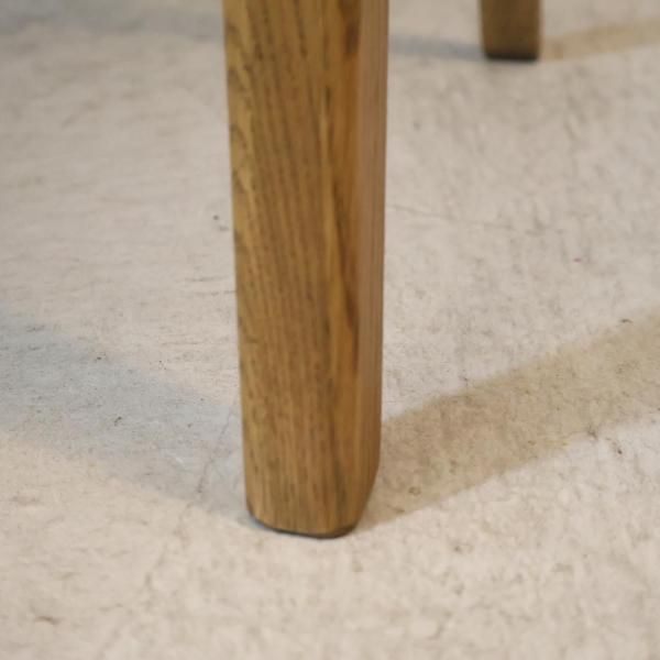 unico(ウニコ)ADDAY(アディ)カフェテーブルです。木の表情を生かした