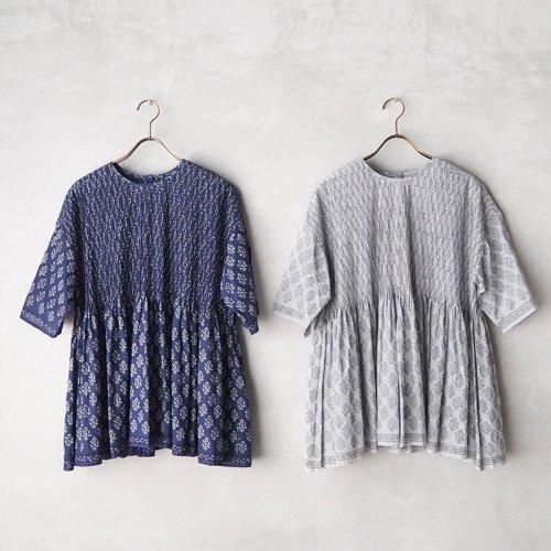 maison de soilフラワーブロックプリント ミニピンタックブラウス