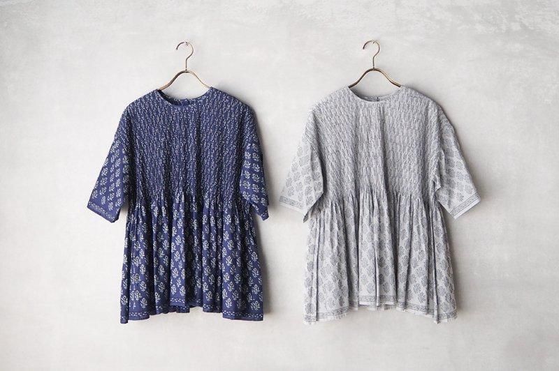 maison de soilフラワーブロックプリント ミニピンタックブラウス