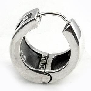 クロムハーツ（Chrome Hearts）ピアス ナローVバンドライトサイド