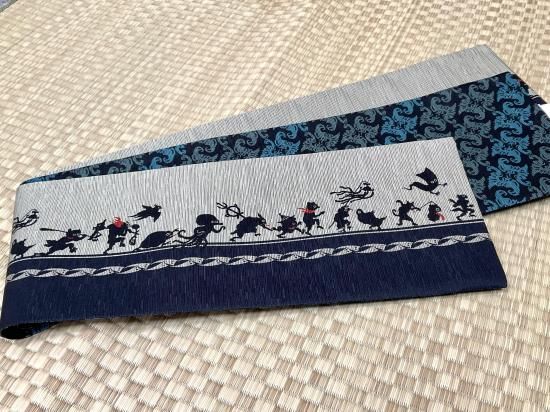 百鬼夜行柄半幅帯：ベージュ/裏地グリーン【日本製】 - 男着物&amp