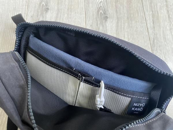 FUKUI SIWAナイロンボディバッグS ダークグレー - NIZYU KANO 公式通販