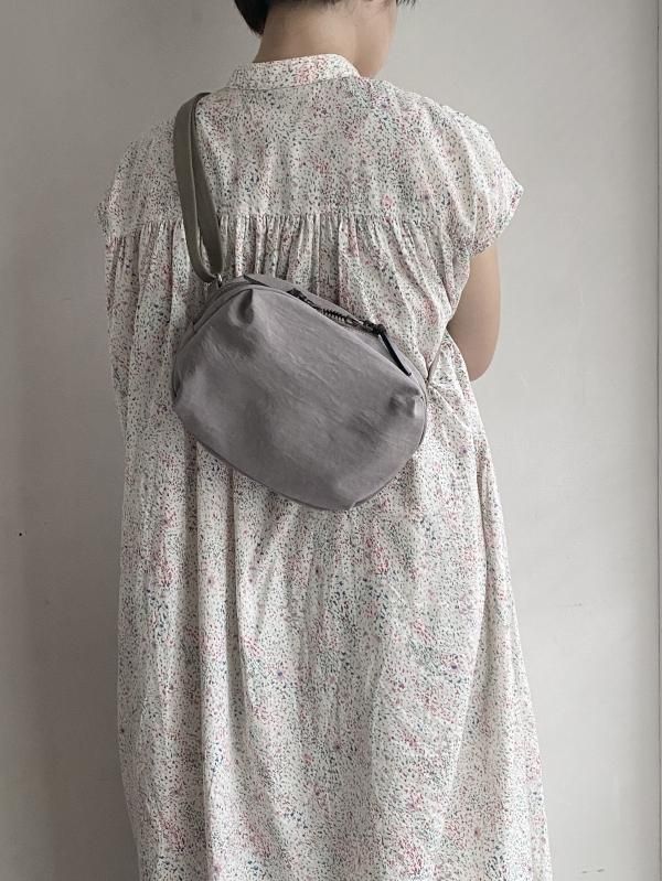 FUKUI SIWAナイロンボディバッグS ダークグレー - NIZYU KANO 公式通販