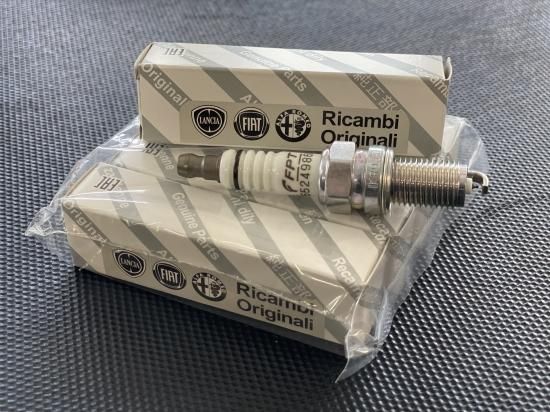 ABARTH純正スパークプラグ（NGK IKR9J8） - フィアット・アバルト