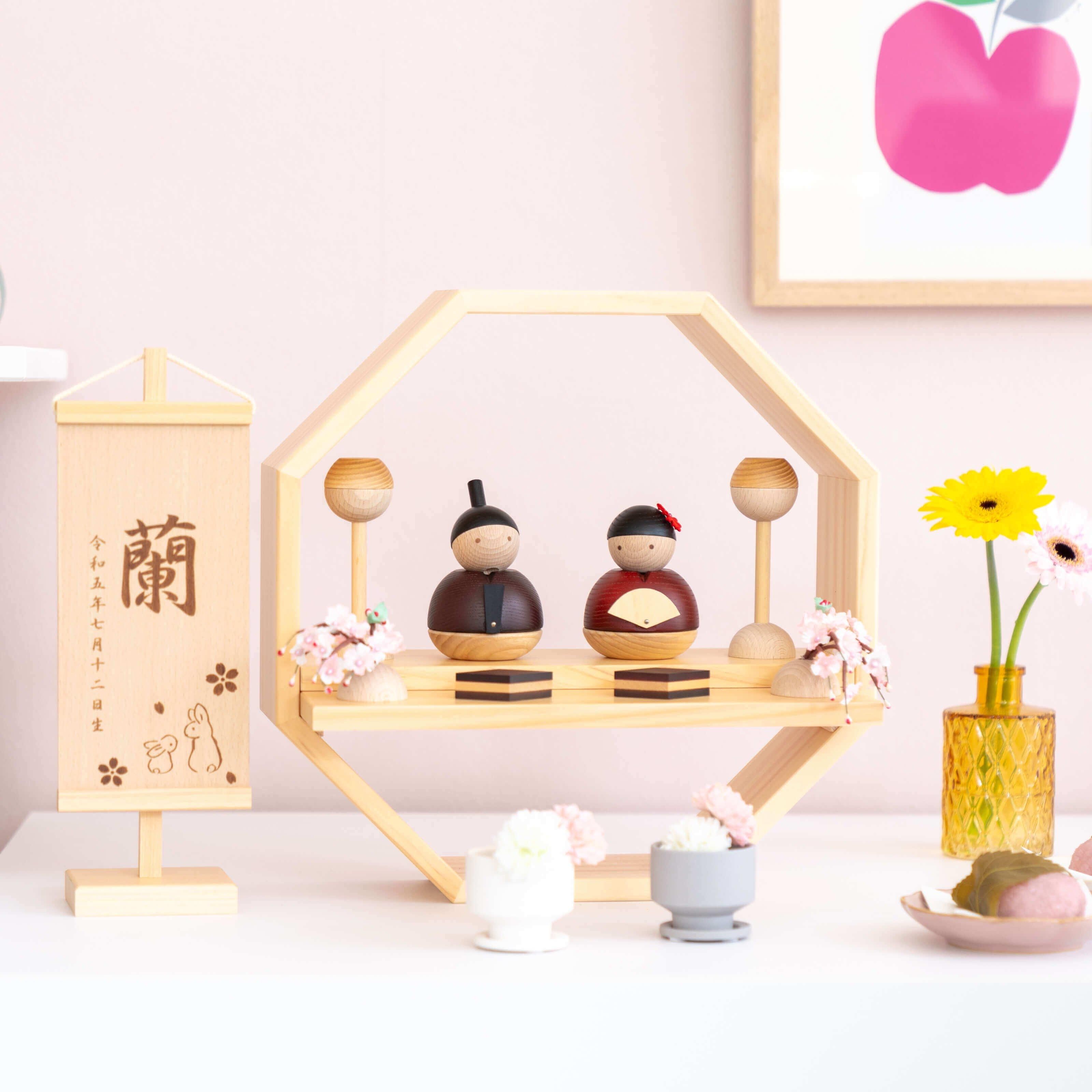 コンパクトでかわいい「ことの木製ひな人形」