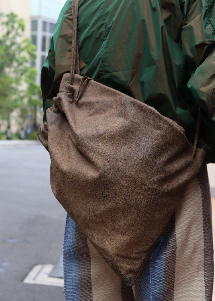 GABRIELA COLL GARMENTS【NO.131 GATHERED CROSSED LEATHER BAG