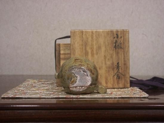 乾山焼 尾形乾女（奈美）作 香合 小槌 無傷 共箱 保証。