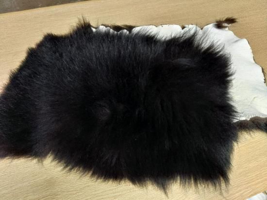 阿仁で獲れた熊の毛皮 - 秋田内陸線WEBショップ｜笑（EMI）