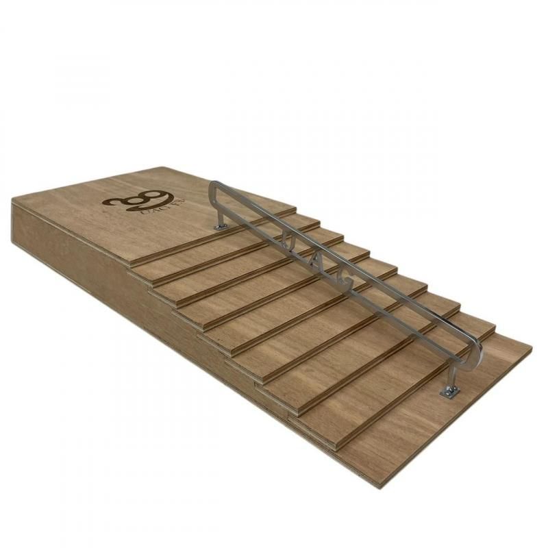 UAG SECTION】ウォーリーステアレール - UAG F.B ｜指スケで世界中の指