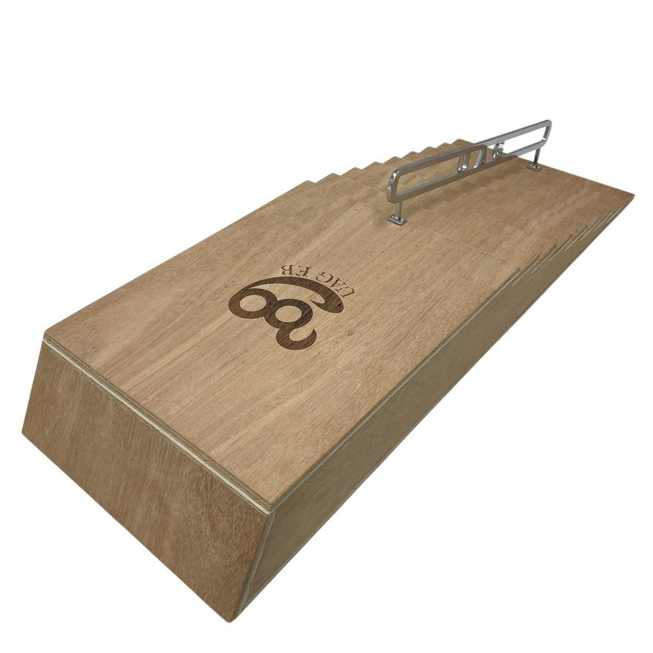 UAG SECTION】ウォーリーステアレール - UAG F.B ｜指スケで世界中の指