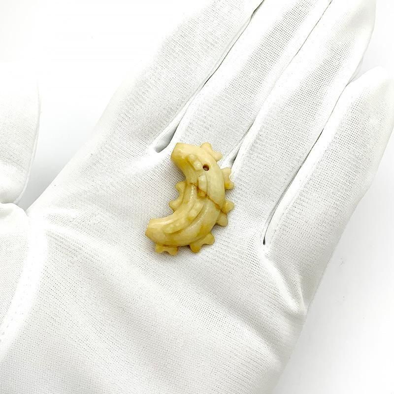 糸魚川産翡翠 二名留2号墳(松江市)出土 レプリカ勾玉(小) 】 | めのう