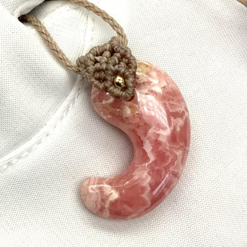 インカローズ AA 勾玉 マクラメペンダント 】 ロードクロサイト まが