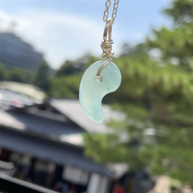 糸魚川翡翠 勾玉(ミニ) ワイヤーラップペンダント SV925チェーン