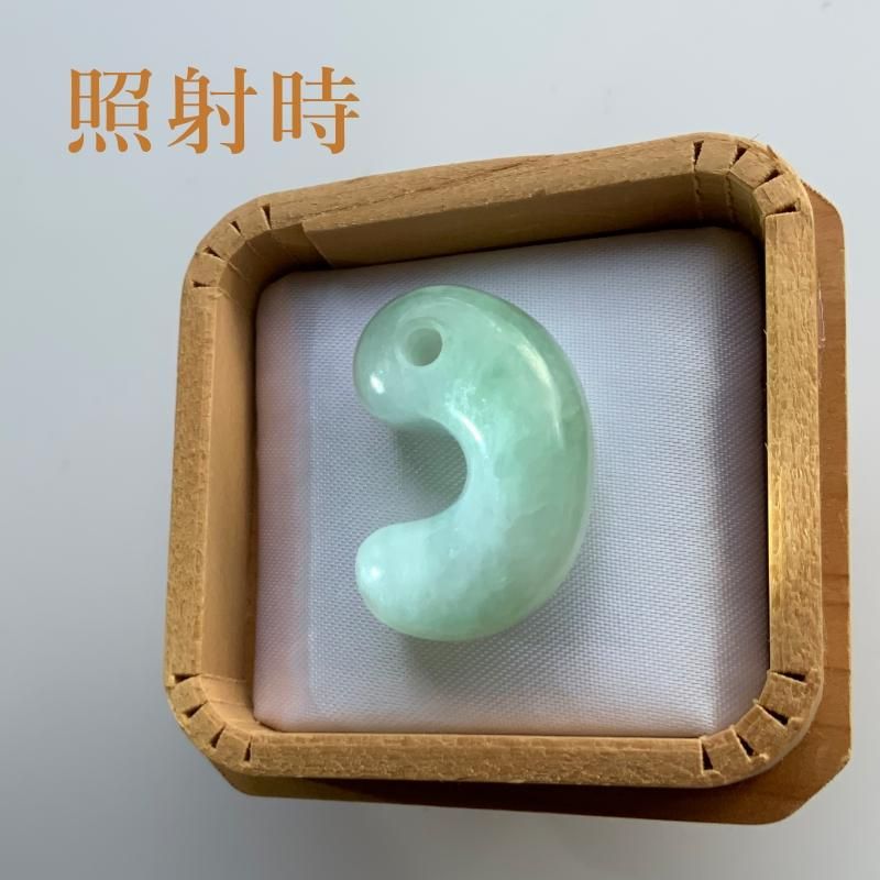 糸魚川翡翠 勾玉 巴型 】 国産 天然石 糸魚川産翡翠 ひすい ヒスイ