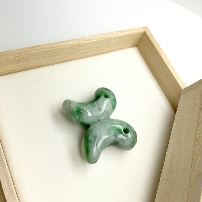 糸魚川翡翠 勾玉 蝶型/双子型 SAランク 】 国産 天然石 糸魚川産翡翠