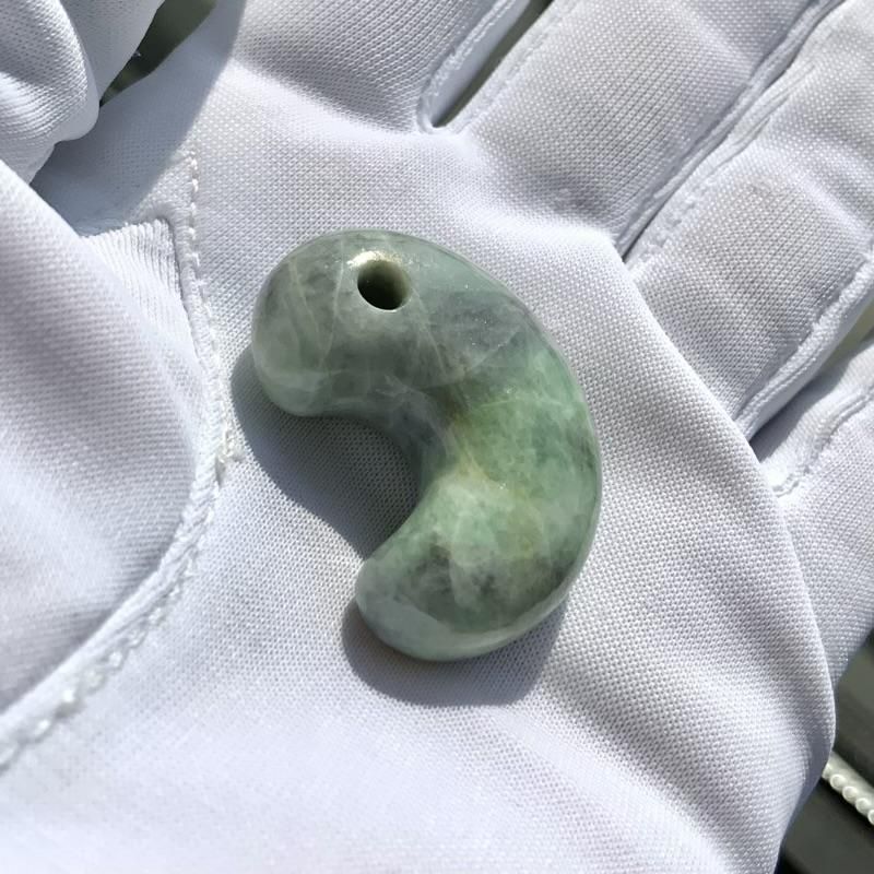 糸魚川翡翠(金山谷産) 勾玉 巴型 】 国産 天然石 糸魚川産翡翠 ひすい