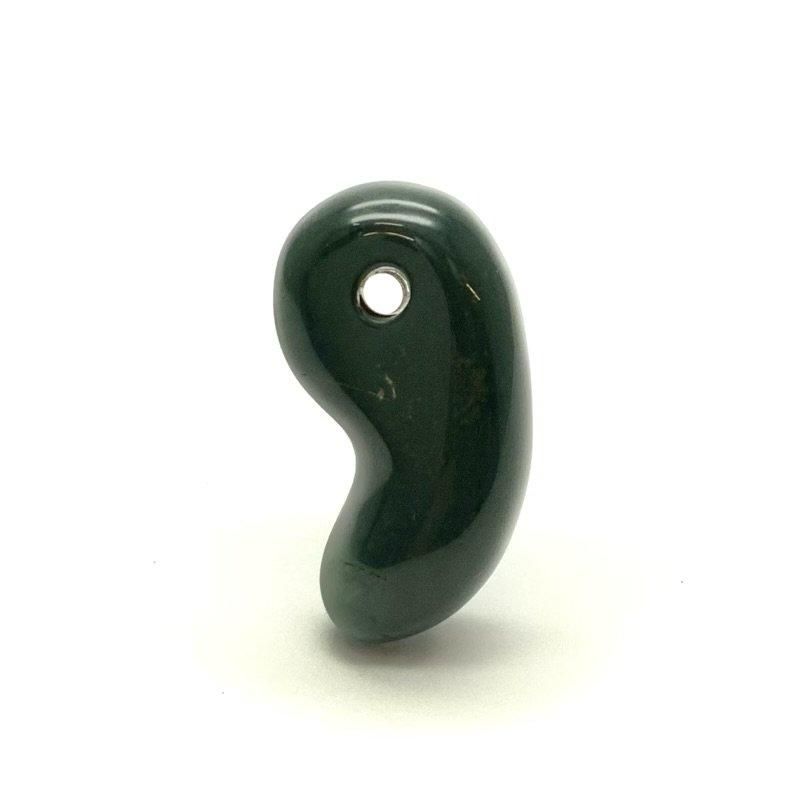 ✳国内の出雲めのう【碧玉】の最高峰勾玉でしょう‼️ 天然石 浮き草