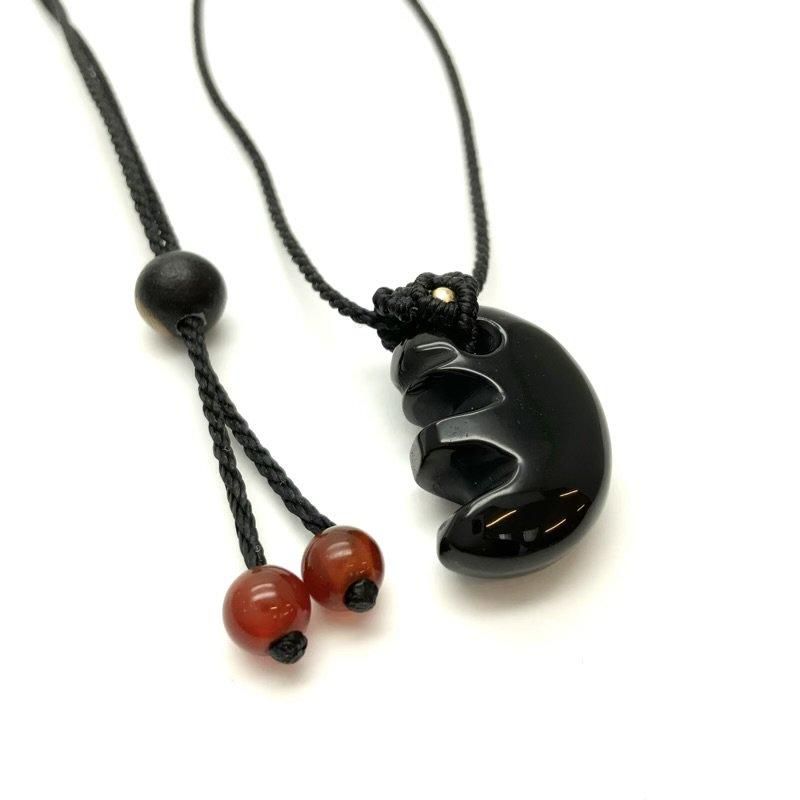 隠岐の島産黒曜石 勾玉 マクラメ編みペンダント 獣型 AA 】 国産 島根