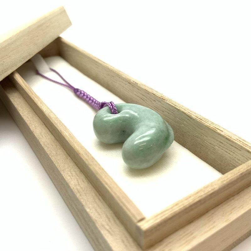 ミャンマー翡翠 勾玉 獣型 】 ひすい ヒスイ Jade 限定品 稀少 レア