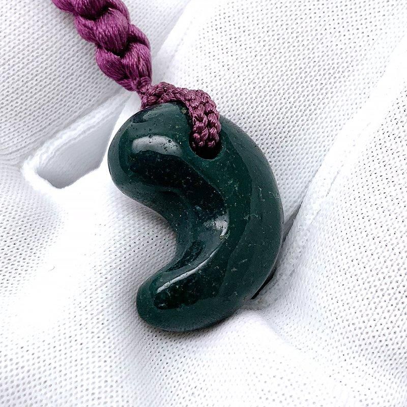 出雲石／碧玉 勾玉 小 AA 巴型 正絹根付紐付き 】 国産 花仙山 青