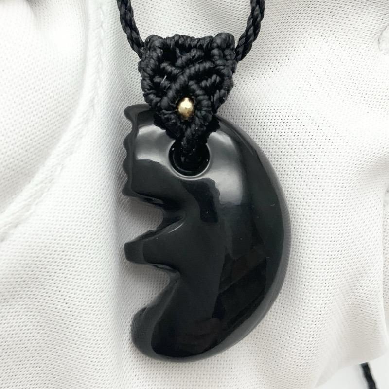 隠岐の島産黒曜石 勾玉 マクラメ編みペンダント 獣型 】 | めのうの店