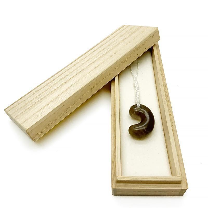 古墳期 煙水晶製 特大型7.5cm 丁字彫り子持ち異形勾玉｜伝