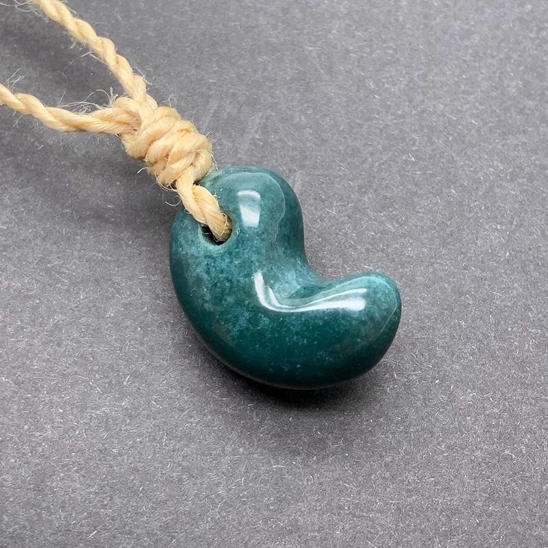 出雲石/碧玉 勾玉 巴型(小) 大麻紐ペンダント 】 | めのうの店川島