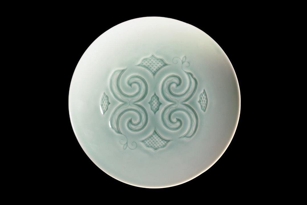 AINU×有田焼 鋳込皿 7寸（平良秀晴）：小樽百貨UNGA↑（うんがぷらす）