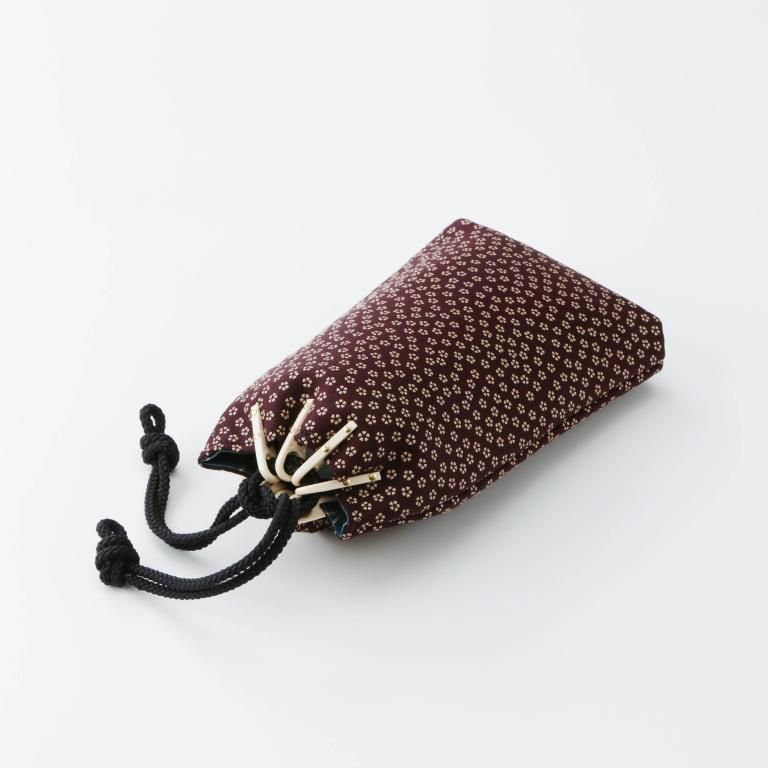 合切袋(小)マチ付［紫地×白漆×小桜］：印傳屋公式オンラインショップ