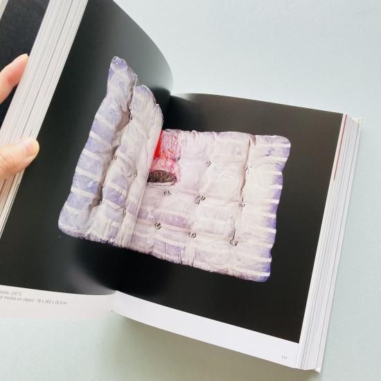 Tapies: In Perspective アントニ・タピエス