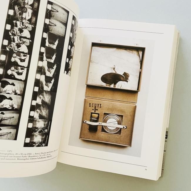 JOSEPH BEUYS : DIE MULTIPLES 1965-1986｜ヨーゼフ・ボイス