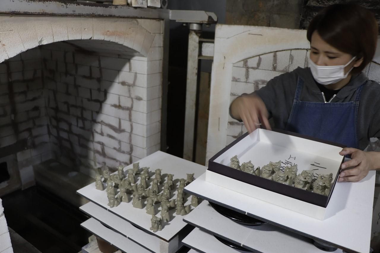 ミクロシーサー | 極小シーサー - 育陶園 やちむんの窯元｜沖縄の陶器