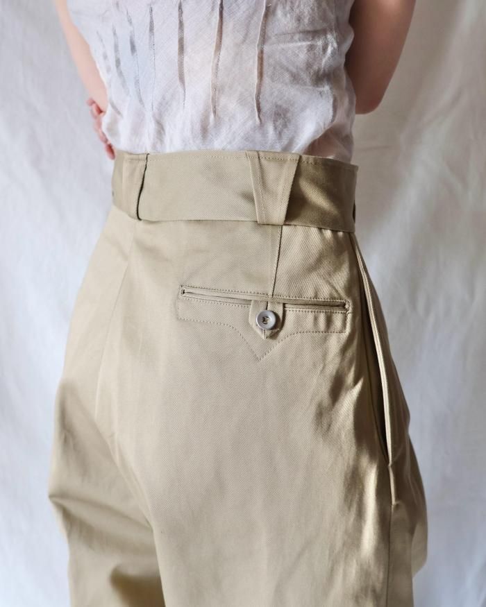 FUMIKA UCHIDA： UNIFORM WEAPON 2-TUCK PANTS - KHAKIBEIGE - ORANN