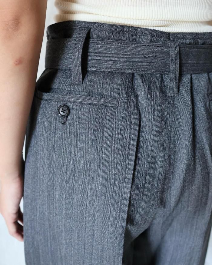 FUMIKA UCHIDA： HERRINGBONE BELTED WIDE 2TUCK PANTS - GREY - ORANN