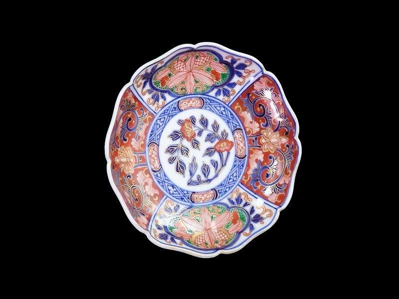 大聖寺伊万里 金襴手 牡丹に金唐草図 4寸皿