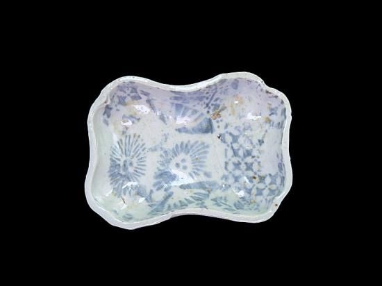 古伊万里 染付 型刷印判 松葉に幾何学文様図 糸巻形変形皿 江戸期