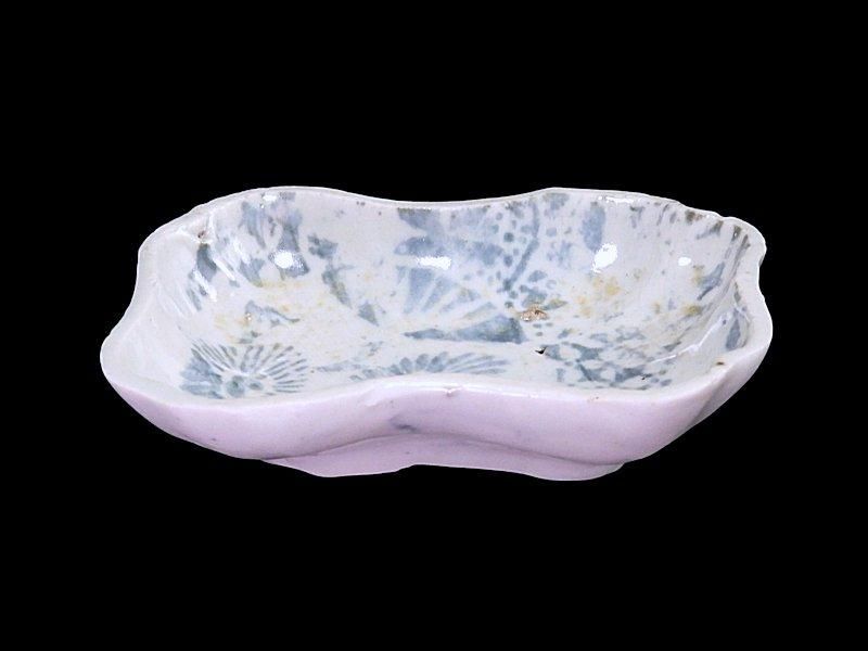 古伊万里 染付 型刷印判 松葉に幾何学文様図 糸巻形変形皿 江戸期