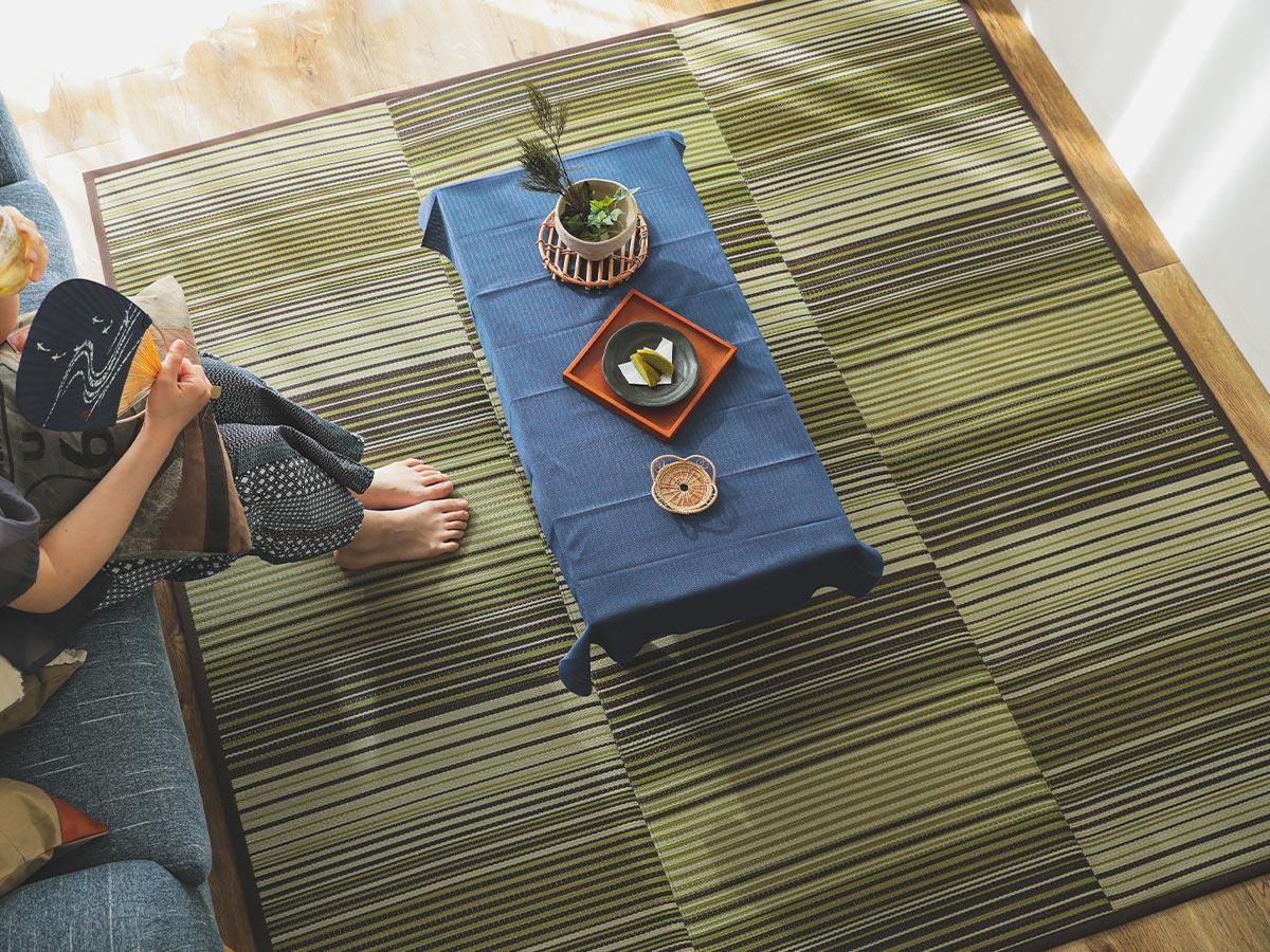 ウレタン入り！和モダンテイストのマルチボーダー柄い草ラグ『緑青