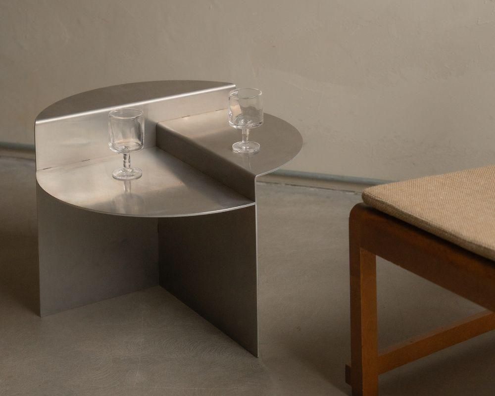 Rivet Side Table | Aluminum - FRAMA