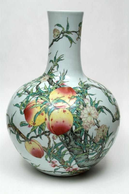 景徳鎮 粉彩九桃天球瓶 【一品物】 - 書道用具専門店 西本皆文堂