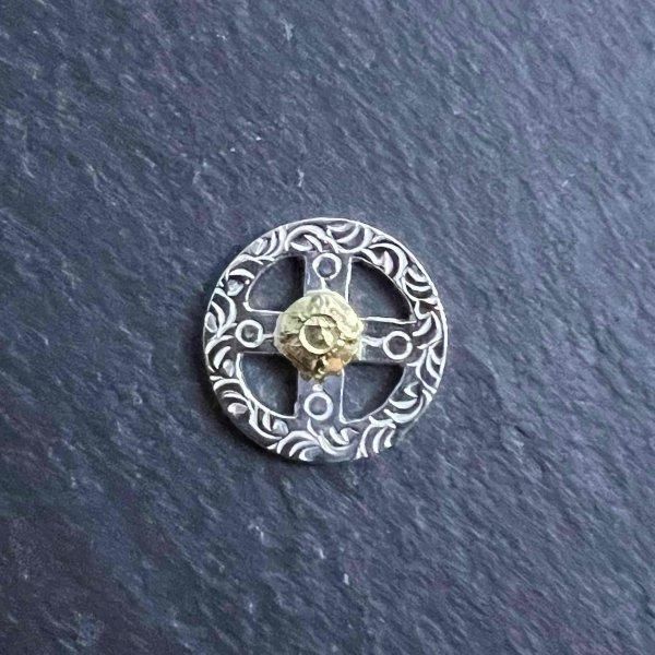 ファーストアローズ K18付メディスンホイールメタル（チェーン受け