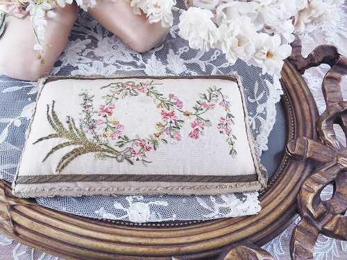 リボンワーク刺繍のピンクッション - 薔薇と天使のアンティーク