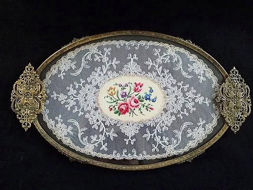 プティポワンとレースのガラストレイ - 薔薇と天使のアンティーク