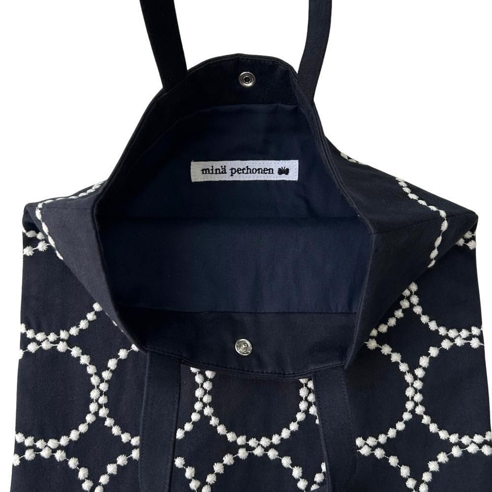 mina perhonen（ミナ ペルホネン）／kanssa tote tambourine M - navy
